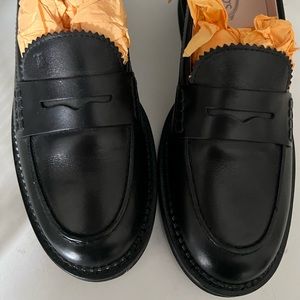 Never been worn black Tod loafers